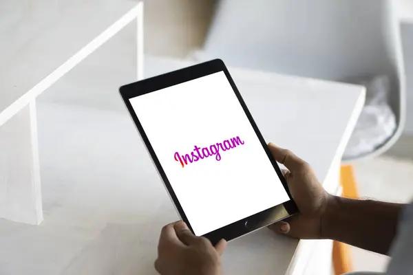 Gwaa: Perfect Tool to View Instagram Without Account